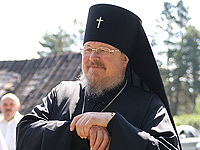 В праздник Пятидесятницы архиепископ Пантелеимон совершил литургию в Троицком храме Льгова и принял участие в празднике «Троицкие хороводы в Орловском Полесье». 23 мая 2010 г.