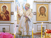 Архиерейское служение в храме Воскресения Словущего с. Долбенкино Дмитровского района. 13 июня 2010 г.