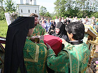 Архиерейское служение в день памяти прп. Макария Алтайского в Болхове. 31 мая 2010 г.