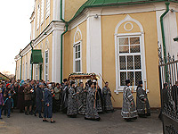 Архиепископ Пантелеимон совершил вечерню и утреню Великой субботы с чином погребения. 22 апреля 2011 г.