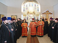 Великая вечерня в Михаило-Архангельском соборе Орла в праздник Пасхи Христовой. 24 апреля 2011 г.