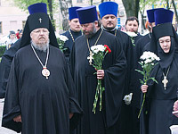 В канун Дня Победы архиепископ Пантелеимон и священнослужители епархии приняли участие в городских памятных мероприятиях. 6 мая 2011 г.