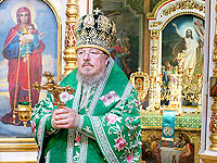 Архиерейское служение в праздник Пятидесятницы в Свято-Троицком храме г. Орла. 12 июня 2011 г.