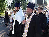 Мироточивая икона государя-мученика Николая II прошла по Орлу с крестным ходом. 19 августа 2011 г.