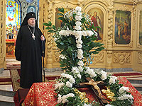 Архиерейское служение в праздник Воздвижения Креста Господня в Богоявленском соборе. 27 сентября 2011 г.