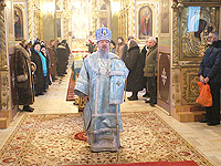 В праздник Сретения Господня архиепископ Антоний совершил Божественную литургию в Ахтырском кафедральном соборе. 15 февраля 2012 г.