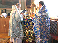 В праздник Сретения Господня архиепископ Антоний совершил Божественную литургию в Ахтырском кафедральном соборе. 15 февраля 2012 г.