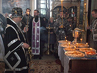 В пятницу первой седмицы Великого поста архиепископ Антоний совершил в Ахтырском соборе Литургию Преждеосвященных Даров. 2 марта 2012 г.