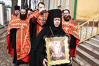 Великая вечерня в Ахтырском кафедральном соборе в день праздника Светлого Христова Воскресения. 15 апреля 2012 г.