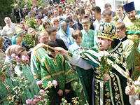 В празник Пятидесятницы архиепископ Антоний совершил Божественную литургию в Свято-Троицком храме г. Орла. 3 июня 2012 г.