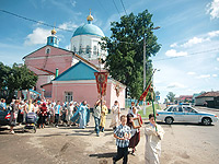 В п. Кромы состоялся традиционный крестный ход к чудотворному Казанскому источнику. 21 июля 2012 г.