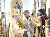 В праздник первоверховных апостолов Петра и Павла архиепископ Антоний совершил литургию в Петропавловском храме Мценска. 12 июля 2012 г.