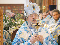 Архиепископ Орловский и Ливенский Антоний совершил Божественную литургию в храме Иверской иконы Божией Матери г. Орла. 26 октября 2012 г.