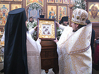 В Рождественский сочельник архиепископ Орловский и Ливенский Антоний совершил литургию в Свято-Успенском монастыре Орла. 6 января 2013 г.