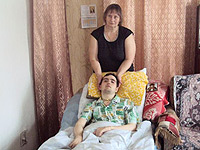 В рамках акции «Протяни руку помощи» прихожане храма в честь иконы Божией Матери «Знамение» Курская-Коренная г. Орла посетили с.Тычинки Колпнянского района, где проживает семья, нуждающаяся в материальной и моральной помощи. 29 января 2013 г.
