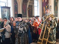 Архиепископ Орловский и Ливенский Антоний совершил утреню Великого пятка с чтением двенадцати Страстных Евангелий в Ахтырском кафедральном соборе. 2 мая 2013 г