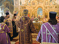 Высокопреосвященнейший архиепископ Орловский и Ливенский Антоний в канун Недели 4-й Великого Поста совершил Всенощное бдение в Богоявленском соборе Орла. 13 апреля 2013 г.