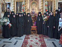 Великая вечерня в Ахтырском кафедральном соборе в день праздника Светлого Христова Воскресения. 5 мая 2013 г.