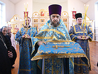 В праздник Донской иконы Божией Матери архиепископ Антоний совершил литургию в Успенском храме п. Тросна. 1 сентября 2013 г.