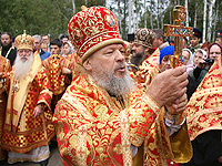 В монастыре святого Кукши совершена Божественная литургия — центральное событие торжеств в честь 900-летия крещения Орловщины. 9 сентября 2013 г.