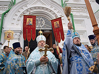 В канун и в день празднования Иверской иконе Божией Матери архиепископ Орловский и Ливенский Антоний совершил всегощное бдение и Божественную литургию в храме Иверской иконы Божией Матери г. Орла. 26 октября 2013 г.