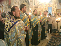 Архиепископ Орловский и Ливенский Антоний совершил за вечерним богослужением в Богоявленском соборе чтение акафиста перед чудотворной иконой Божией Матери «Всех скорбящих Радосте». 5 ноября 2013 г.