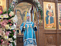 В праздник Казанской иконы Божией Матери архиепископ Антоний совершил литургию в Казанском храме Свято-Успенского монастыря. 4 ноября 2013 г.
