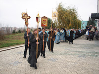 В праздник Казанской иконы Божией Матери архиепископ Антоний совершил литургию в Казанском храме Свято-Успенского монастыря. 4 ноября 2013 г.