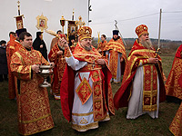 В день престольного праздника храма святого Архистратига Божия Михаила в с. Сабурово Орловского района архиепископ Орловский и Ливенский Антоний совершил здесь Божественную литургию. 21 ноября 2013 г.