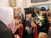 На сцене школы искусств имени Д.Б.Кабалевского Орловская православная гимназия во имя священномученика Кукши представила Рождественскую сказку «Золушка» в постановке духовника гимназии протоиерея Николая Евдокимова. 12 января 2014 г.