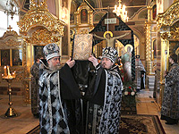 В Неделю 4-ю Великого поста архиепископ Орловский и Ливенский Антоний совершил вечернее богослужение с чином Пассии в Ахтырском кафедральном соборе г. Орла. 30 марта 2014 г.