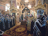 В Неделю 2-ю Великого поста архиепископ Орловский и Ливенский Антоний совершил вечернее богослужение с чином Пассии в Ахтырском кафедральном соборе г. Орла. 16 марта 2014 г.