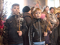 В праздник Входа Господня в Иерусалим архиепископ Орловский и Ливенский Антоний совершил Божественную литургию в Ахтырском кафедральном соборе г. Орла. 13 апреля 2014 г.
