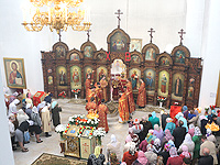 В день памяти блаженой Матроны Московской архиепископ Орловский и Ливенский Антоний совершил литургию в храме святой блаженой Матроны Московской в Северном районе. 2 мая 2014 г.
