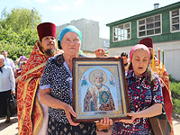 В праздник перенесения мощей святителя и чудотворца Николая из Мир Ликийских в Бар архиепископ Орловский и Ливенский Антоний совершил литургию в Николо-Песковском храме Орла. 22 мая 2014 г.