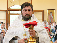В праздник Вознесения Господня архиепископ Орловский и Ливенский Антоний совершил в Вознесенском храме п. Змиевка Божественную литургию. 29 мая 2014 г.