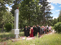 В день Всех святых, в земле Русской просиявших, архиепископ Орловский и Ливенский Антоний совершил литургию в Никитском храме села Солнцево Орловского района. 22 июня 2014 г.