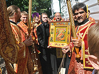 В канун праздника Рождества Предтечи и Крестителя Господня Иоанна архиепископ Орловский и Ливенский Антоний совершил всенощное бдение в Богоявленском соборе Орла. Утром в день праздника он возглавил служение литургии в Иоанно-Крестительском храме Орла. 6-7 июля 2014 г.