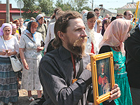 В праздник Балыкинской иконы Божией Матери архиепископ Орловский и Ливенский Антоний совершил Божественную литургию в Свято-Введенском женском монастыре Орла, главной святыней которого является почитаемый чудотворный Балыкинский образ Пресвятой Богородицы. 13 июля 2014 г.