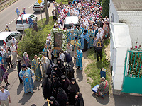 В праздник Балыкинской иконы Божией Матери архиепископ Орловский и Ливенский Антоний совершил Божественную литургию в Свято-Введенском женском монастыре Орла, главной святыней которого является почитаемый чудотворный Балыкинский образ Пресвятой Богородицы. 13 июля 2014 г.