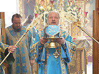 Митрополит Орловский и Болховский Антоний в сослужении епископа Ливенского и Малоархангельского Нектария совершил всенощное бдение и Божественную литургию в храме Иверской иконы Божией Матери г. Орла. 25-26 октября 2014 г.