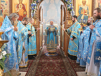 В канун праздника Казанской иконы Божией Матери в Ахтырском кафедральном соборе Орла митрополит Орловский и Болховский Антоний совершил всенощное бдение с акафистом Божией Матери. Архипастырю сослужили схиархимандрит Илий (Ноздрин) и духовенство собора. 4 ноября в Казанском храме Свято-Успенского мужского монастыря г. Орла митрополит Антоний совершил Божественную литургию. 3-4 ноября 2014 г.