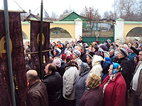 В день памяти вмч. Димитрия Солунского митрополит Орловский и Болховский Антоний совершил Божественную литургию в храме великомученика Димитрия Солунского г. Дмитровска. 8 ноября 2014 г.