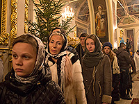 Вечером 6 января митрополит Орловский и Болховский Антоний возглавил служение всенощного бдения в Богоявленском соборе Орла. В ночь на 7 января, в праздник Рождества Христова, архипастырь совершил в Ахтырском кафедральном соборе Божественную литургию. Вечером 7 января митрополит Антоний совершил великую вечерню в Ахтырском кафедральном соборе г. Орла. 6-7 января 2015 г.