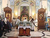 Митрополит Орловский и Болховский Антоний совершил Божественную литургию в храме Смоленской иконы Божией Матери г. Орла. 11 января 2015 г..