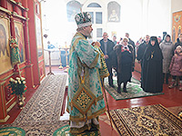 В день памяти святой блаженной Ксении Петербургской митрополит Орловский и Болховский Антоний и епископ Ливенский и Малоархангельский Нектарий совершили литургию в монастыре святой блаженной Ксении Петербургской с. Долбенкино Дмитровского района. 6 февраля 2015 г.