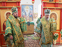 В день памяти святой блаженной Ксении Петербургской митрополит Орловский и Болховский Антоний и епископ Ливенский и Малоархангельский Нектарий совершили литургию в монастыре святой блаженной Ксении Петербургской с. Долбенкино Дмитровского района. 6 февраля 2015 г.
