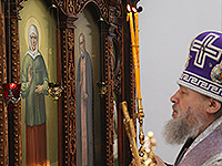 В праздник обретения мощей блж. Матроны Московской митрополит Орловский и Болховский Антоний и епископ Ливенский и Малоархангельский Нектарий совершили литургию в храме святой блаженной Матроны Московской г. Орла. 7 марта 2015 г.