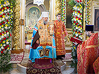 В день праздника Воскресения Христова митрополит Орловский и Болховский Антоний совершил Пасхальную великую вечерню в Ахтырском кафедральном соборе г. Орла. 12 апреля 2015 г.