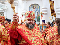 Во вторник Светлой Седмицы митрополит Орловский и Болховский Антоний и епископ Ливенский и Малоархангельский Нектарий совершили литургию в Иверском храме Орла в честь его престольного праздника. 14 апреля 2015 г.
